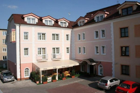 Отель Hotel Tilia  Пезинок